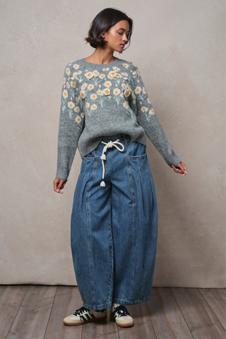 Daisy Embossed 3D Floral Knit Sweater - Grey UDSW0218