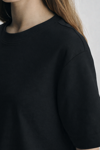 Mavi M1613686-900 Riley Crew Neck T-Shirt  Black t-shirt worn by a person on a plain background