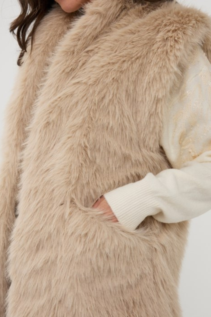 EsQualo Faux Fur Vest F2437505