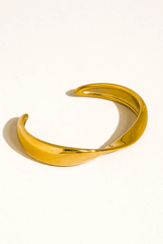 Flânerie by MAIQ Fioren 18K Gold Non-Tarnish Sleek Twist Cuff Bracelet - Gold