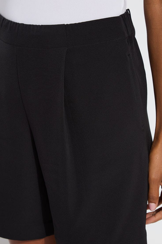 Lyssé Dia Pleated Short - Black