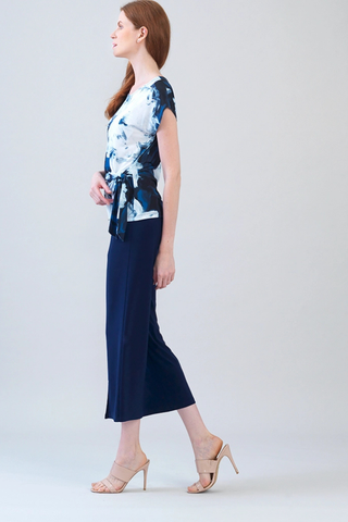 Abstract Floral Print Wrinkle-Free Side Tie Knit Top – Travel-Ready Luxury