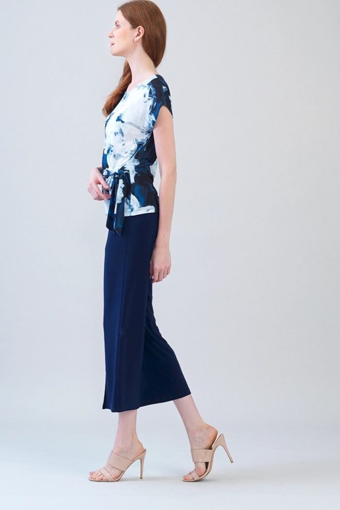 Abstract Floral Print Wrinkle-Free Side Tie Knit Top – Travel-Ready Luxury