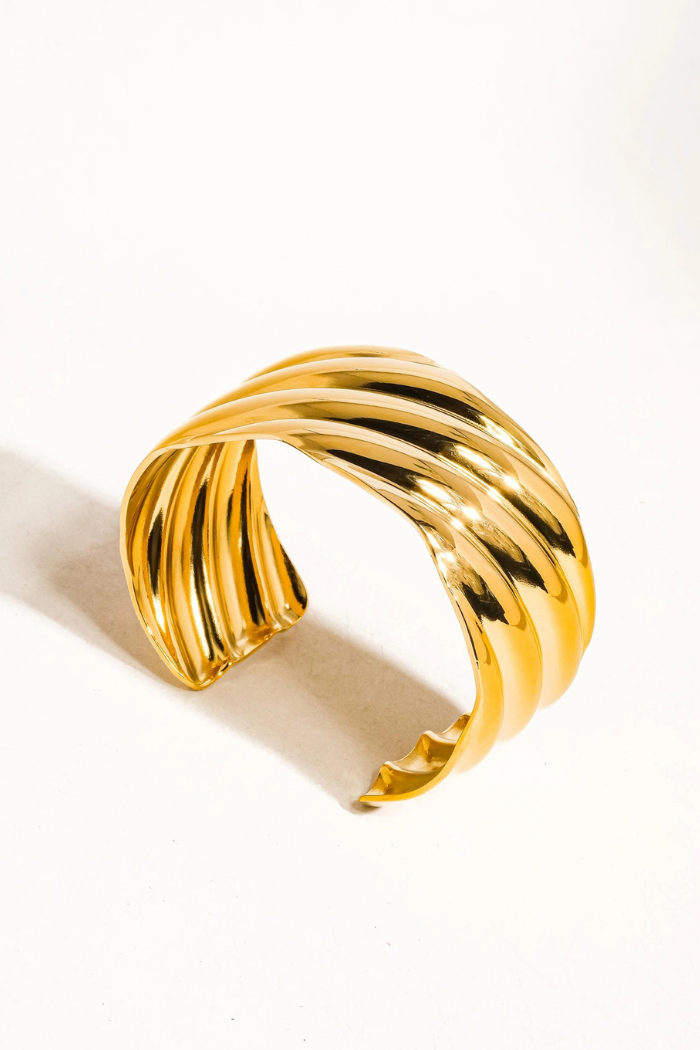 Flânerie by MAIQ Manon 18K Gold Non-Tarnish Wavy Bold Bangle - Gold