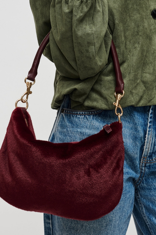 Jordan Faux Fur Crossbody - Burgundy Urban Expressions 29746F