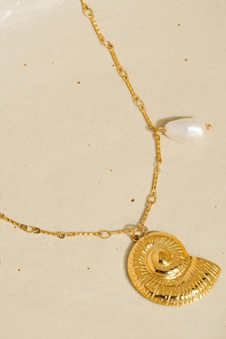 Flânerie by MAIQ Viola Gold Non-Tarnish Statement Shell Pearl Necklace