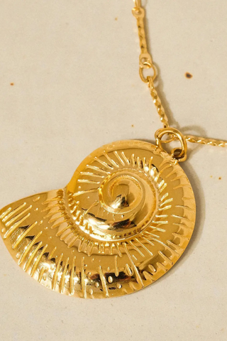 Flânerie by MAIQ Viola Gold Non-Tarnish Statement Shell Pearl Necklace