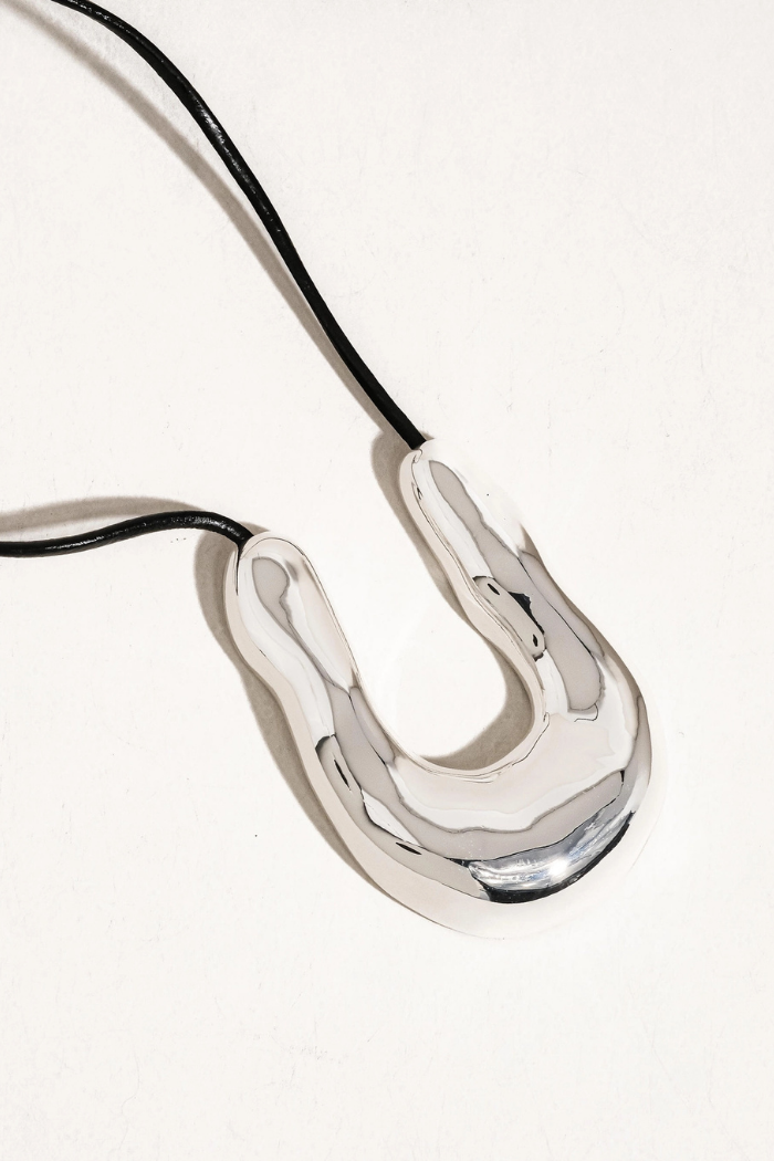 Flânerie by MAIQ Sable 18K Gold Horseshoe Western Necklace - Silver