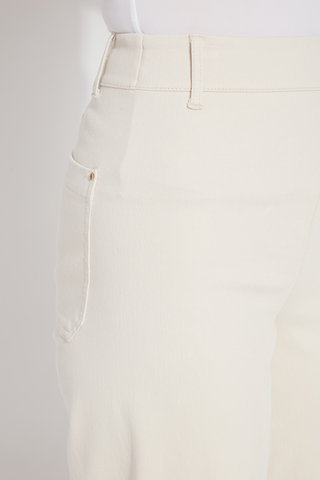 Erin Wide Leg Denim 10-3209-M9-OAT Close-up of a white pants with a plain background