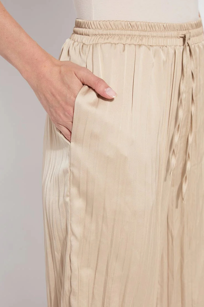 Lyssé The Packable Pleated Palazzo Pant