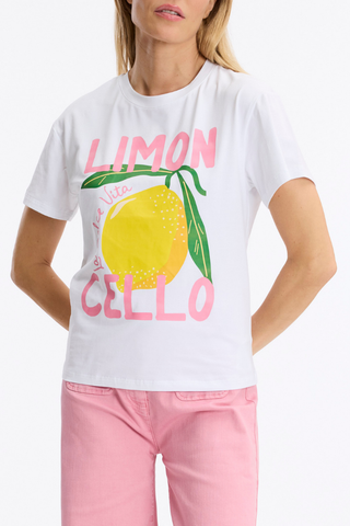 Leo & Ugo TEK074 Lennon Lemon Printed T-Shirt  Person wearing a white t-shirt with a lemon graphic and text, paired with pink pants.