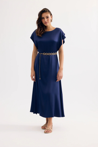  Leo & Ugo KEC072 Linda Gold Belt with Textured Links Woman wearing a navy blue dress with a gold belt on a white background
