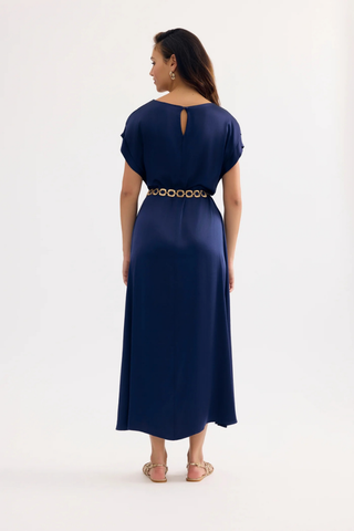 Leo & Ugo KEC072 Linda Gold Belt with Textured Links  Woman wearing a navy blue dress with a gold belt on a white background