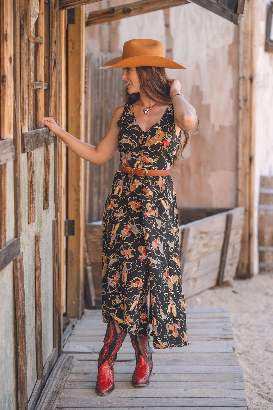 Angular Chevron Buckle Leather Belt - Black