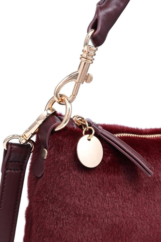 Jordan Faux Fur Crossbody - Burgundy Urban Expressions 29746F