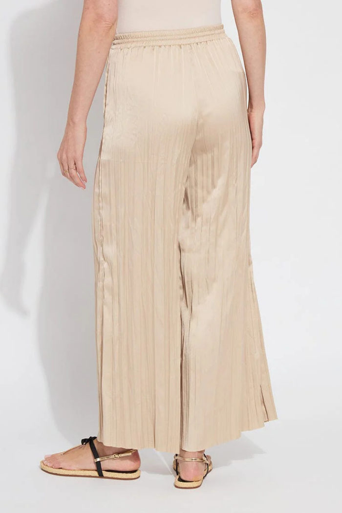 Lyssé The Packable Pleated Palazzo Pant