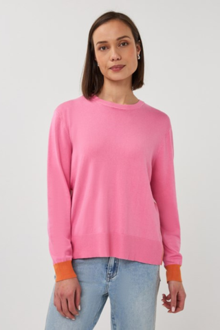 EsQualo SP2607009 Pink Fine Knit Crew Neck Sweater with Contrast Detail Woman wearing a pink sweater with orange cuffs and hem on a white background