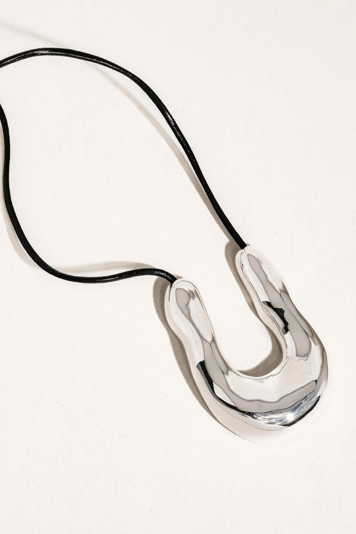 Flânerie by MAIQ Sable 18K Gold Horseshoe Western Necklace - Silver