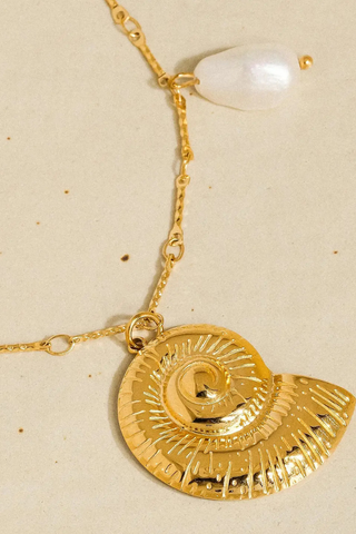 Flânerie by MAIQ Viola Gold Non-Tarnish Statement Shell Pearl Necklace