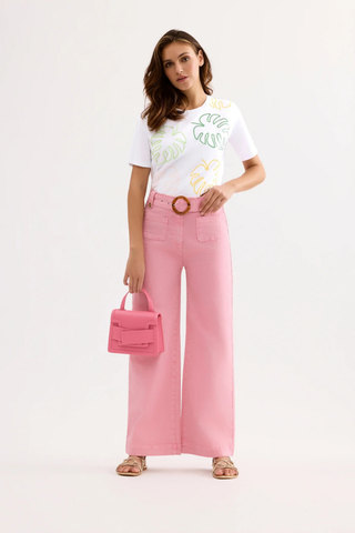 Leo & Ugo VEP201 Alina Wide High Waisted Jeans Woman wearing a white t-shirt with graphics and pink wide-leg pants, holding a pink handbag on a white background.