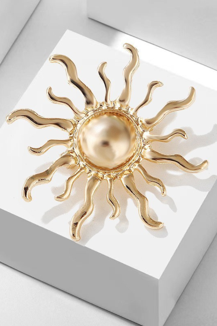 Vintage Elegant Sunburst Brooch Pin